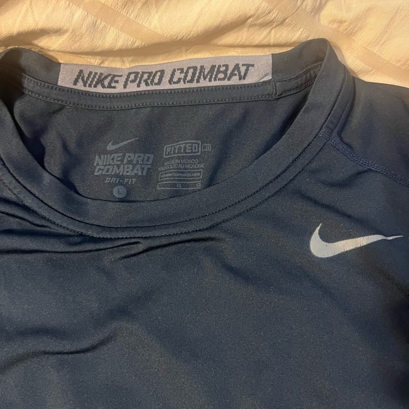 Nike Pro Combat Navy Blue Men’s Short Sleeve T-Shirt- Size Large - Picture 2 of 3